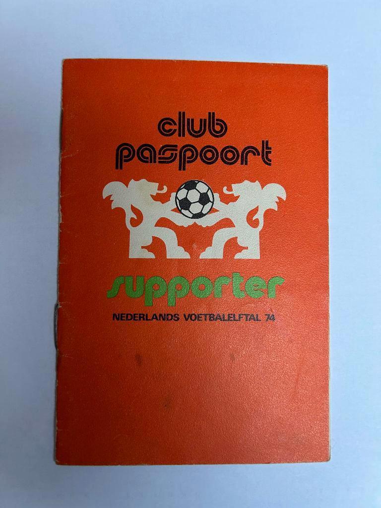 club paspoort NL elftal WK 74, Verzamelen, Verzenden, Gebruikt, Overige binnenlandse clubs, Boek of Tijdschrift