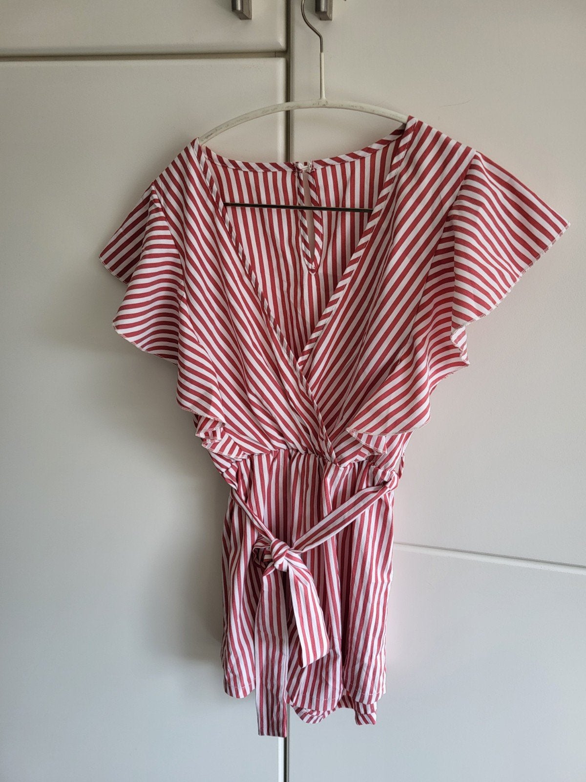 Gestreepte Playsuit Rood/Wit met Strikceintuur, Maat 38/40 (M), Nieuw, Ophalen of Verzenden, Rood