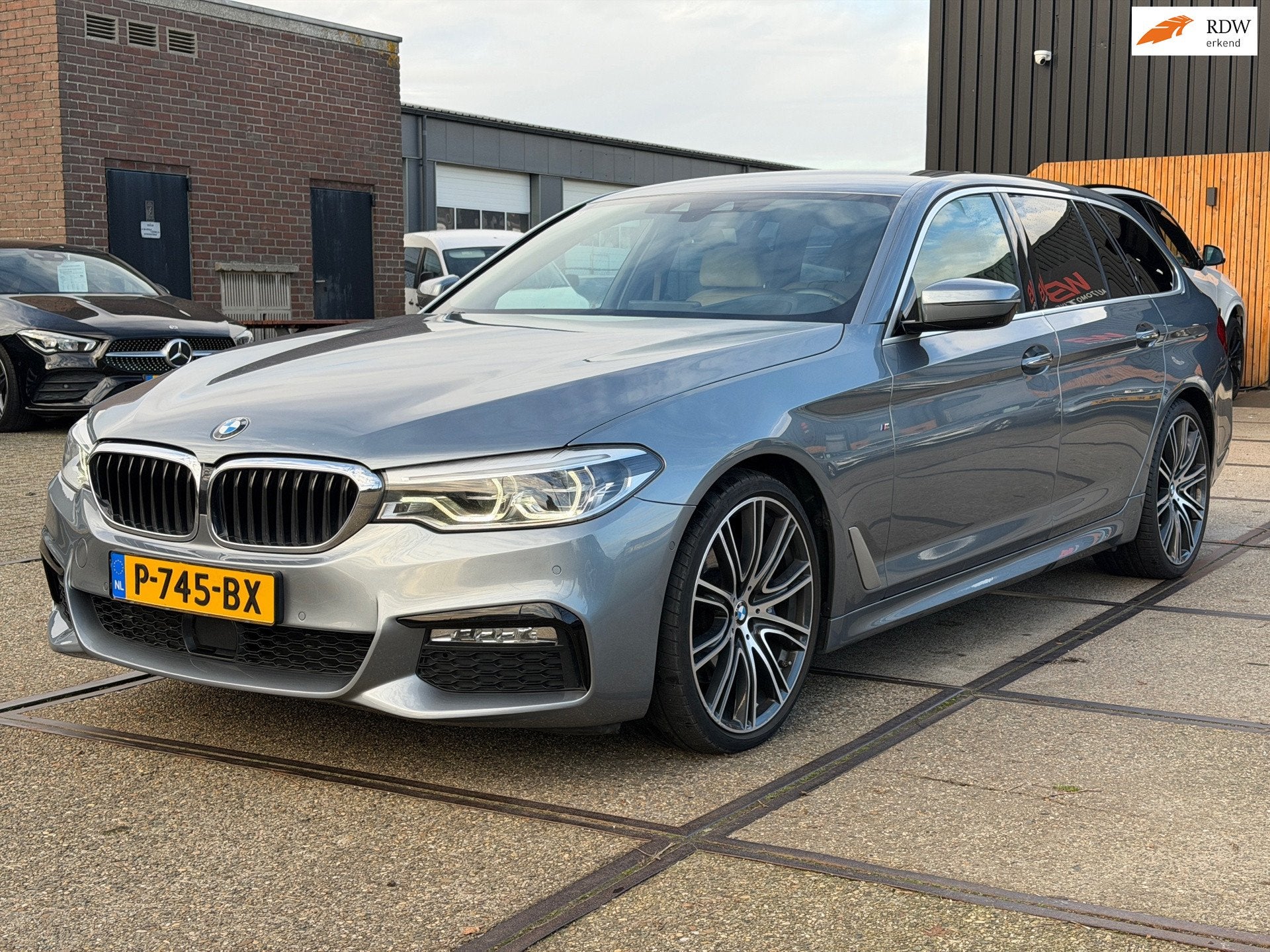 BMW 5-serie Touring 530i High Executive M-Sport ACC HUD PDC, Auto's, BMW, Automaat, 1998 cc, Achterwielaandrijving, Gebruikt