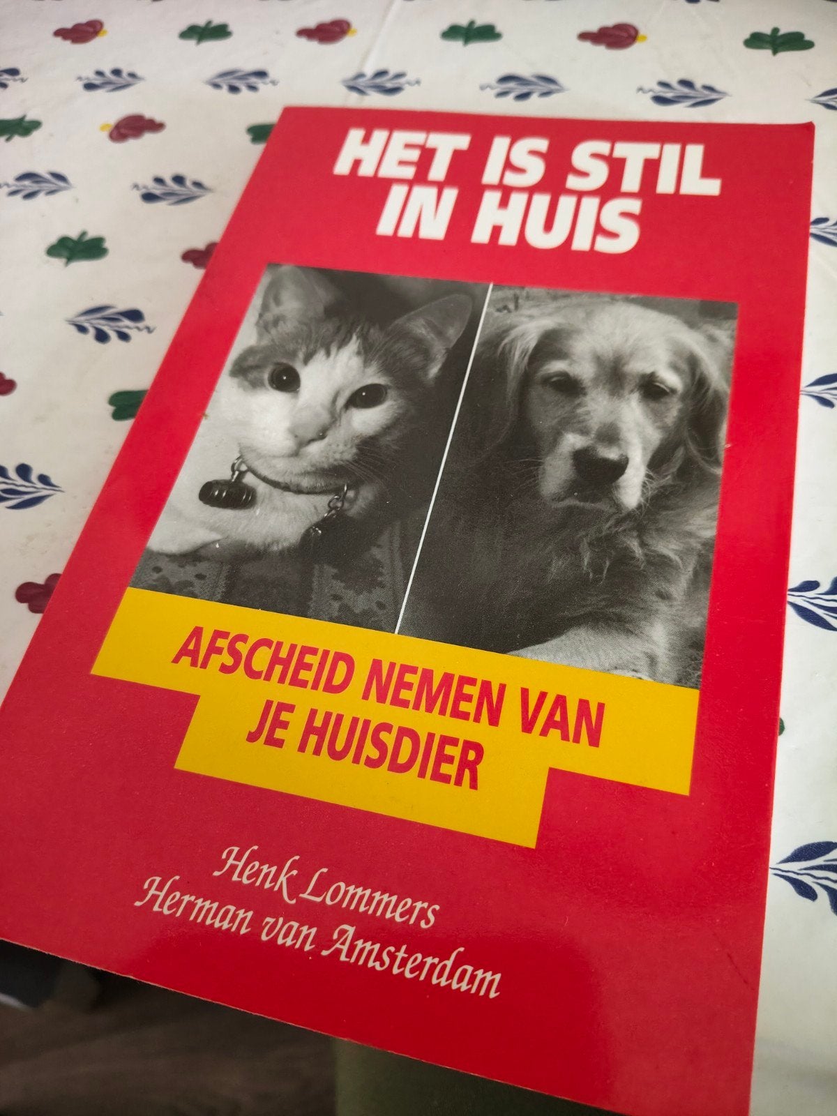 2 boeken 1van Henk lommers het is stil in huis, Ophalen, Zo goed als nieuw, Katten