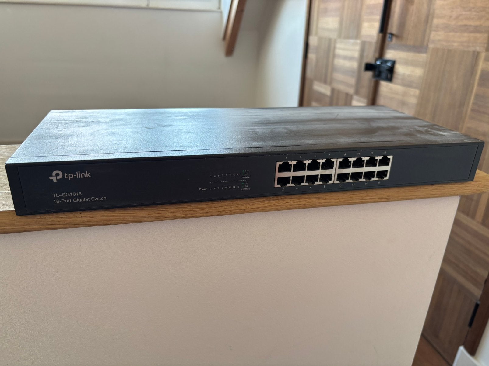 TP-Link 16-poort Gigabit switch TL-SG1016, Computers en Software, Ophalen of Verzenden, Zo goed als nieuw