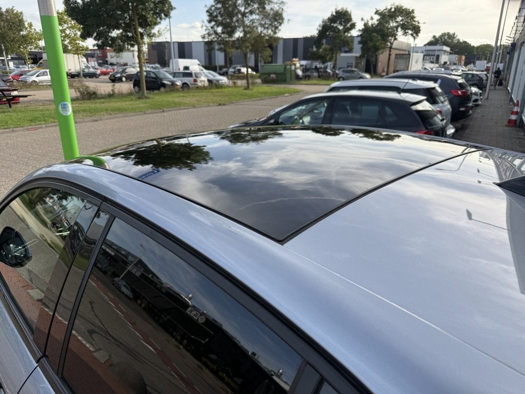Foto 15 van Peugeot 208 1.2 Hybr e-DCS6 GT pano automaat Apple Carplay