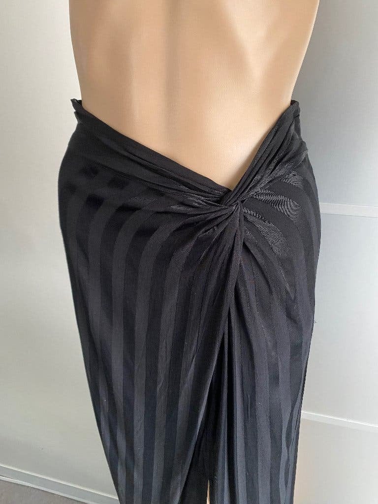K110 Guess maat S=36 rok apart rokje zwart, Kleding | Dames, Rokken, Guess, Zwart, Ophalen of Verzenden, Zo goed als nieuw