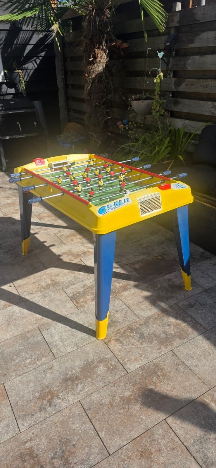 Leuke voetbaltafel voor uren speelplezier, Ophalen, Gebruikt