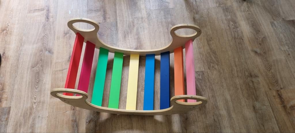 Houten rocker montessori regenboogkleuren, Ophalen
