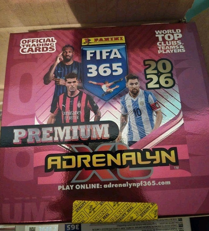 Panini Adrenalyn Premium Boosterbox 2026, Ophalen of Verzenden, Zo goed als nieuw, Meerdere stickers