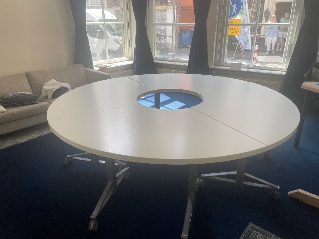 Ronde vergader tafel, verrijdbaar en kantelbaar, Ophalen, Overige typen, Gebruikt, Met wielen