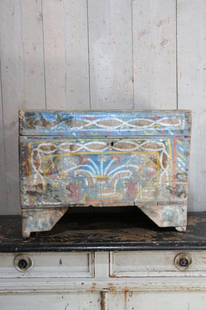 Antieke handgeschilderde kist, Antiek en Kunst, Ophalen of Verzenden