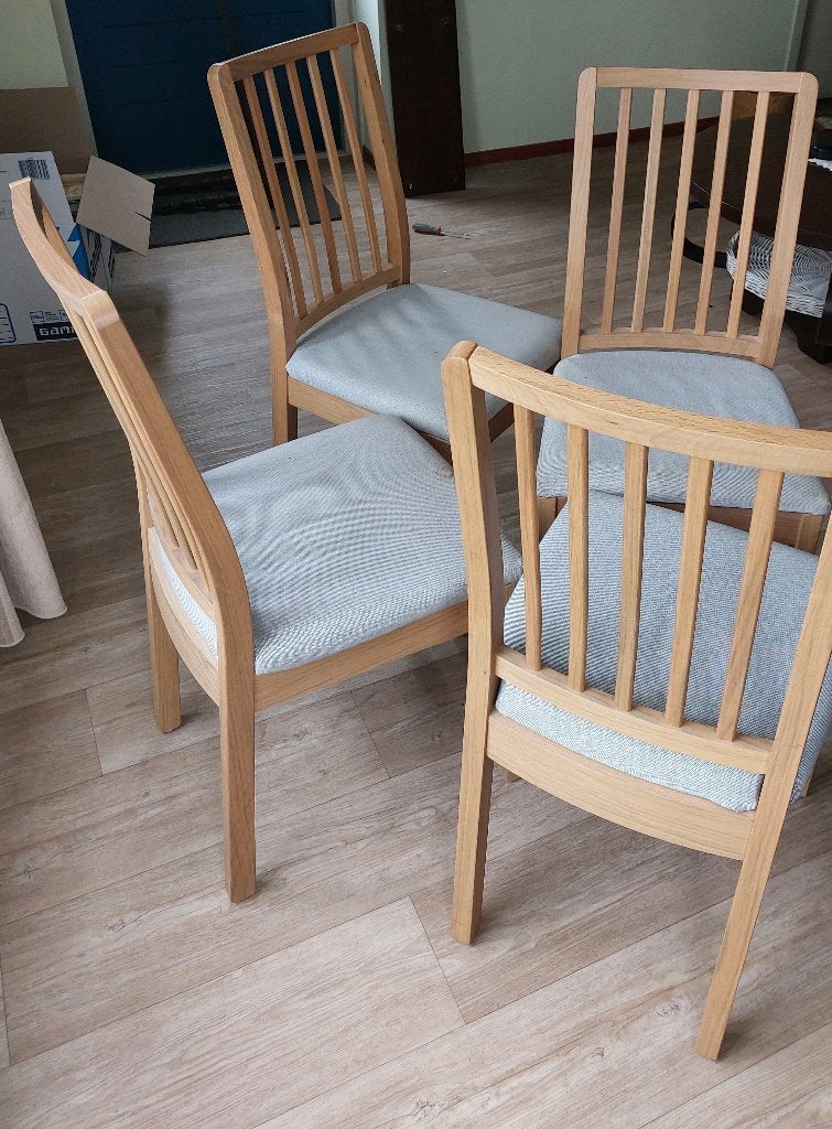 Vier Ikea eetkamerstoelen eikenpatroon met stoffen dekjes, Huis en Inrichting, Ophalen, Gebruikt, Overige kleuren, Vier