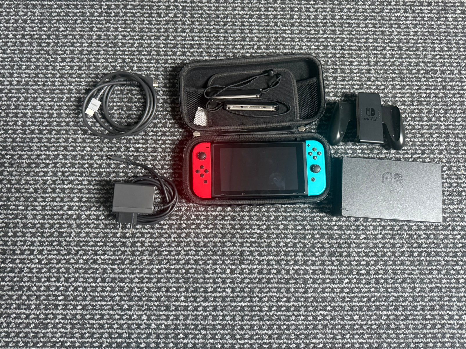 ZGAN Nintendo switch rood blauw te koop, Spelcomputers en Games, Ophalen of Verzenden, Zo goed als nieuw, Met 2 controllers, Switch 2019 Upgrade
