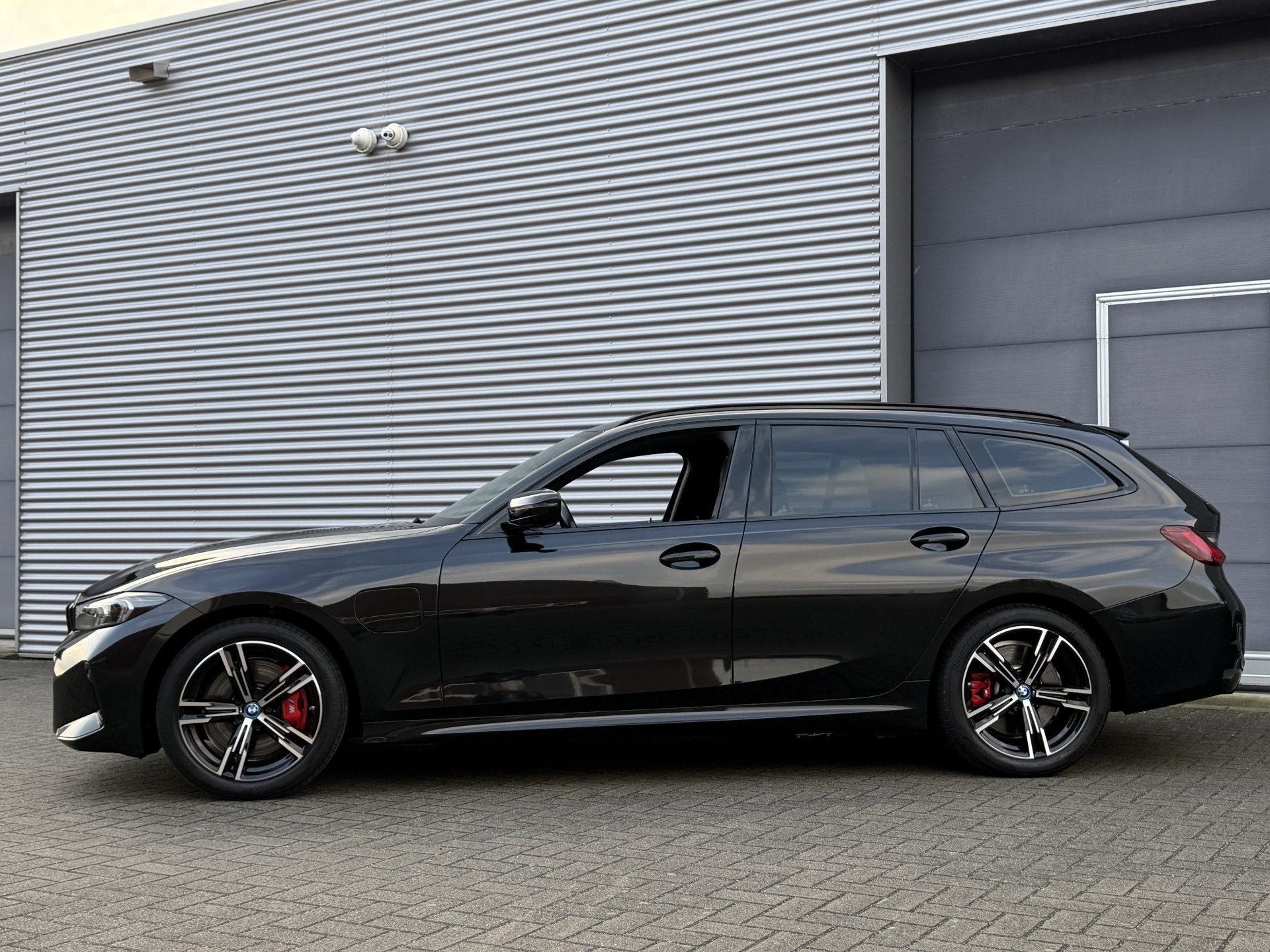BMW 3 Serie Touring 330e I Hybride I Aut. I M-Sport Pro I Le, Gebruikt, 4 cilinders, Zwart, Hybride Elektrisch/Benzine