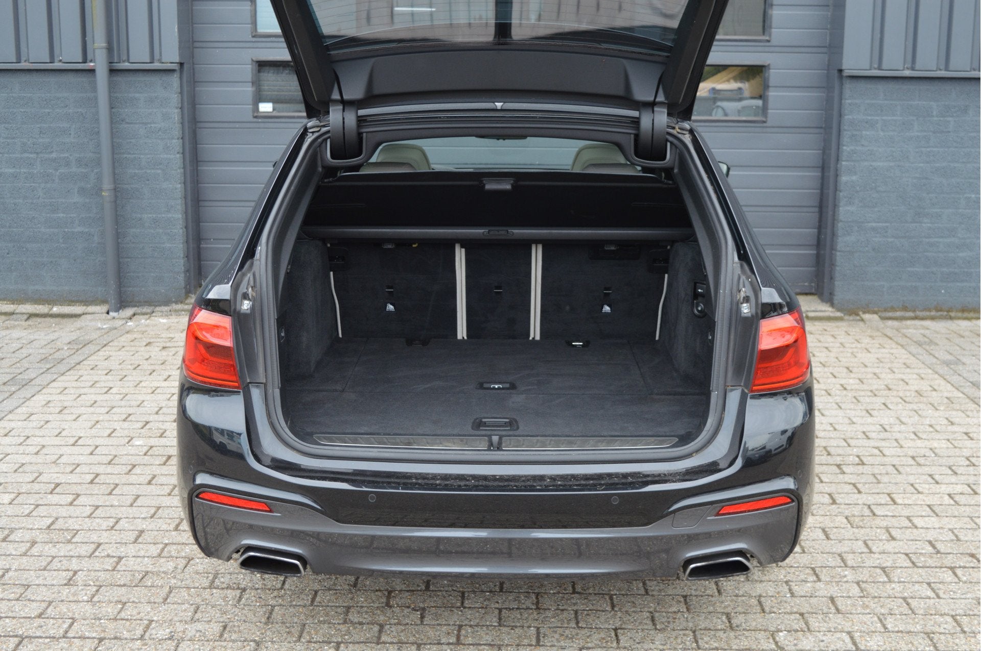 Foto 11 van BMW 5 Serie Touring 520i High Executive | M-PAKKET | PANO |