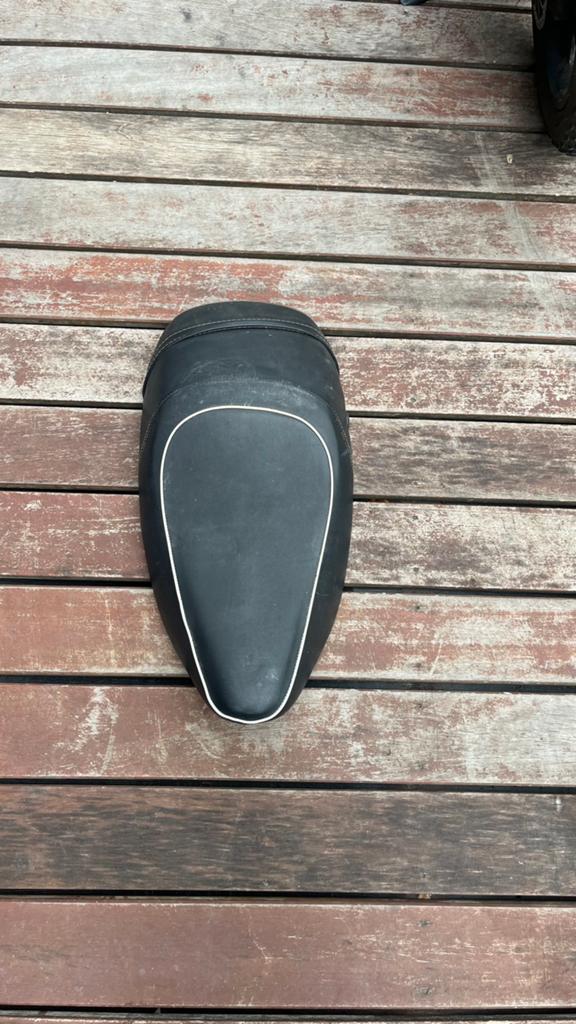 Vespa s zadel, Fietsen en Brommers, Brommeronderdelen | Scooters, Ophalen of Verzenden, Zo goed als nieuw, Zadel, Vespa
