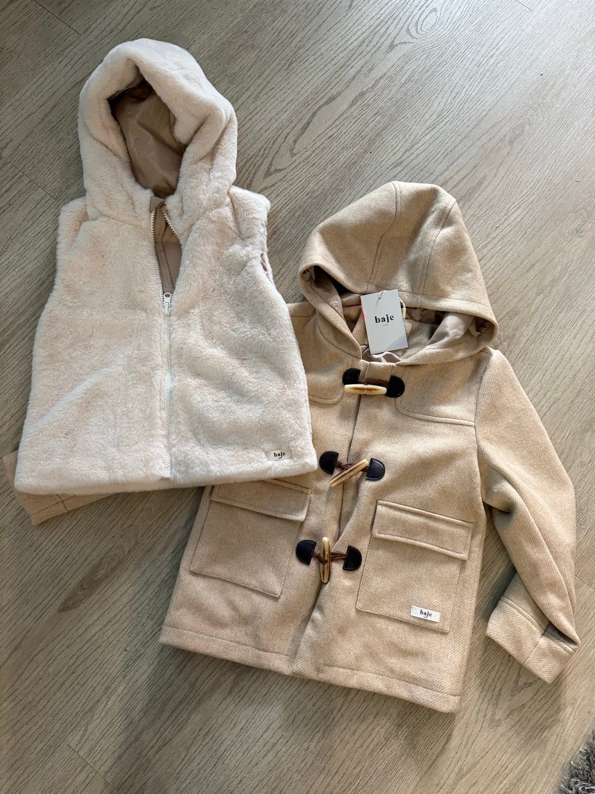 Nieuwe Baje Duffle Coat en Faux Fur Gilet - Maat 110/116, Ophalen, Nieuw, Jongen of Meisje