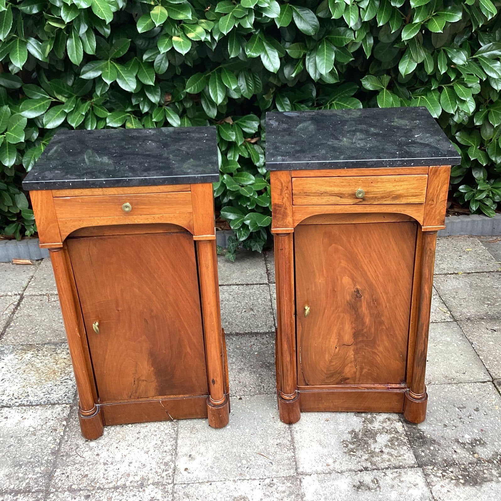 NACHTKASTJES LOUIS PHILIPPE-STIJL,WORTELNOTENHOUT, Huis en Inrichting, Ophalen of Verzenden, Zo goed als nieuw, Minder dan 45 cm