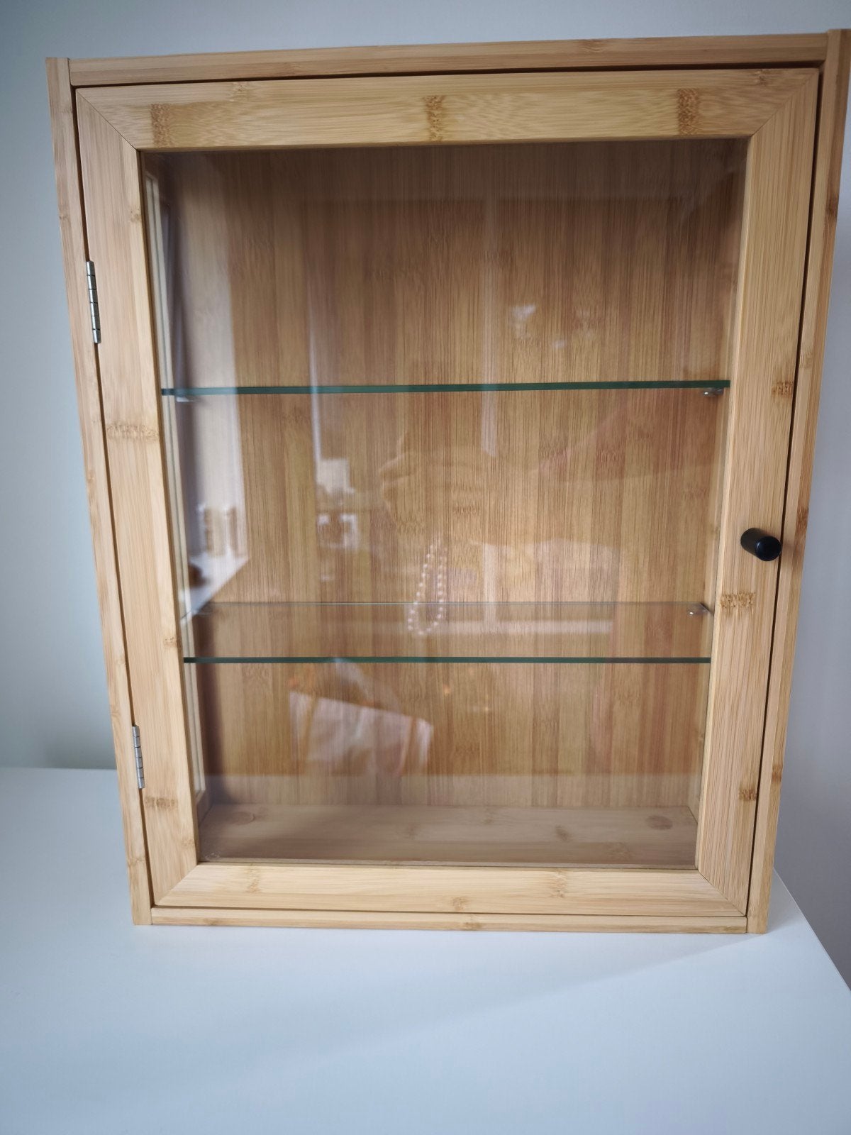 JYSK Vitrine wandkastje met 2 glasplaten, bamboe look, Ophalen, Minder dan 50 cm, Glas, Minder dan 25 cm