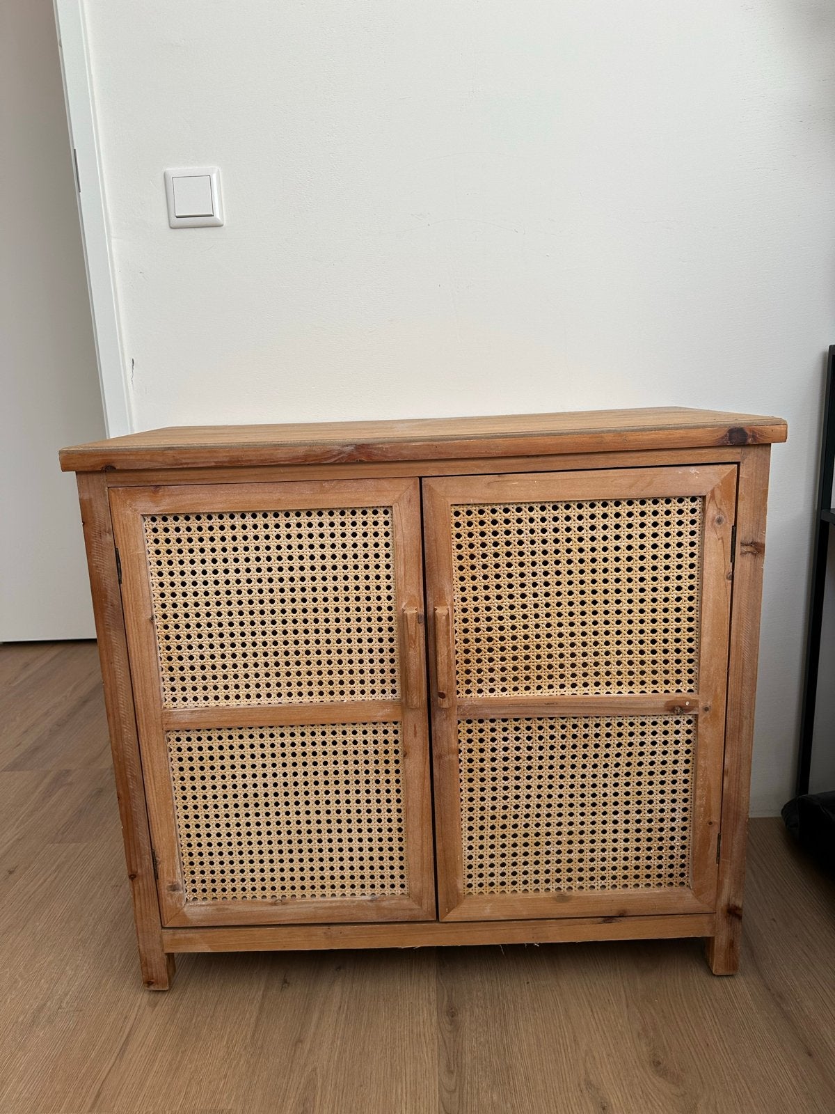 Kast Xenos Rotan, Ophalen, Zo goed als nieuw