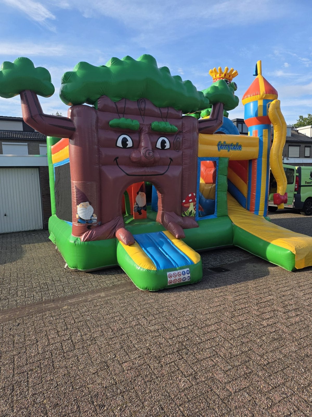 Te koop mooi springkussen multi play in prima staat, Ophalen, Zo goed als nieuw