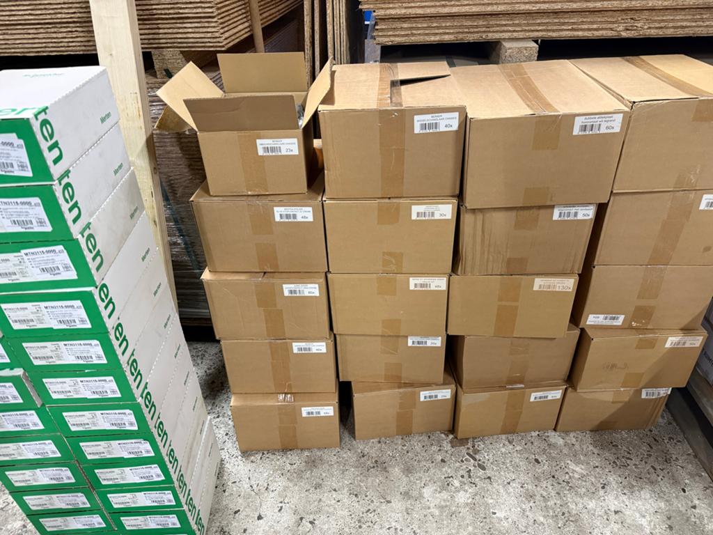 Grote partij schakelmateriaal, Doe-het-zelf en Verbouw, Ophalen, Nieuw, Schakelaar