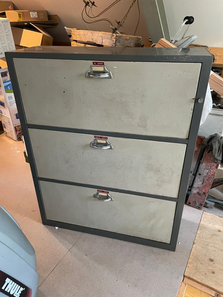 Metalen archiefkast. Schoenenkast, Ophalen, Gebruikt, Retro, industrieel, 100 tot 150 cm