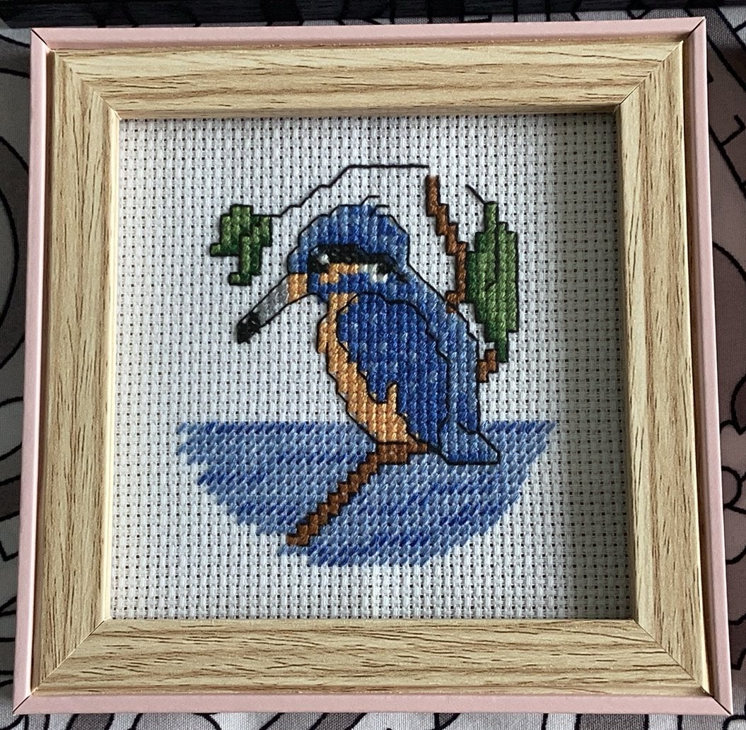 IJsvogel geborduurd en ingelijst, Hobby en Vrije tijd, Ophalen of Verzenden, Zo goed als nieuw, Overige typen