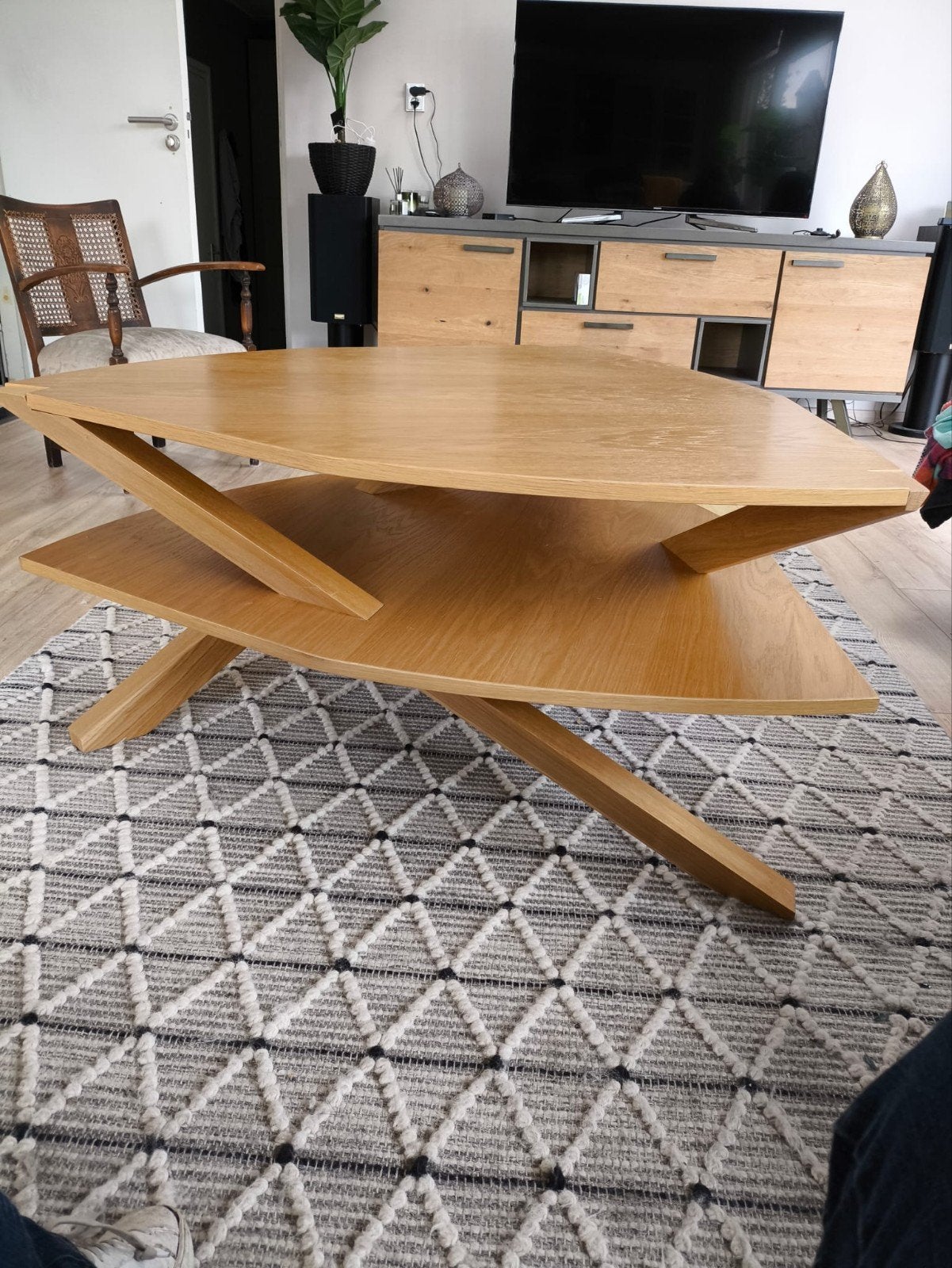 Bijzondere Europese Eiken Salontafel met Twee Niveaus, Ophalen, 50 – 75, Eikenhout, Zo goed als nieuw