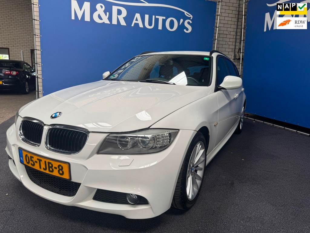 BMW 3-serie Touring 320i Luxury Line Automaat Dealer Onderho, Automaat, Euro 5, Achterwielaandrijving, Parkeersensor