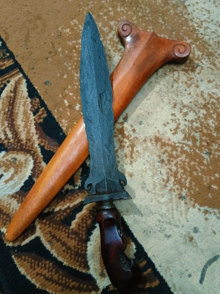 Antieke Keris Karna Tinanding Keleng Tangguh Kabudan SVE02, Verzenden
