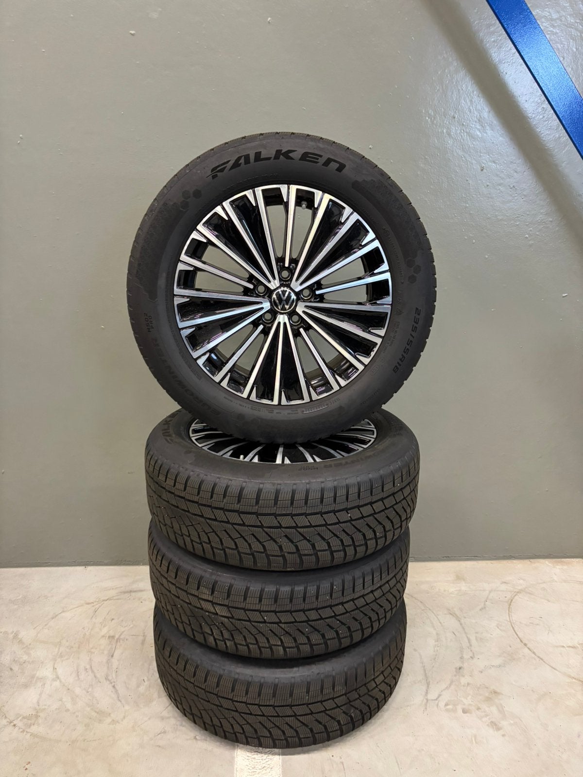 18 inch originele Volkswagen Tiguan velgen met winterbanden!, Auto-onderdelen, Banden en Velgen, Ophalen, 18 inch, Banden en Velgen