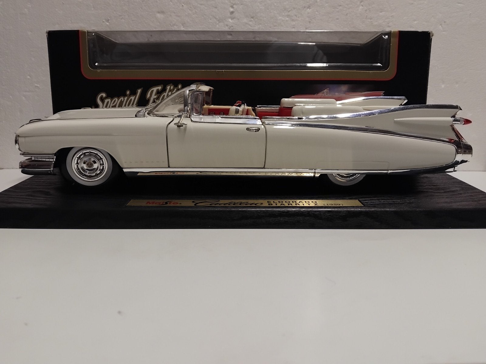 Cadillac Eldorado convertible white Maisto metal 1:18 KRD, Hobby en Vrije tijd, Modelauto's | 1:18, Ophalen of Verzenden, Zo goed als nieuw