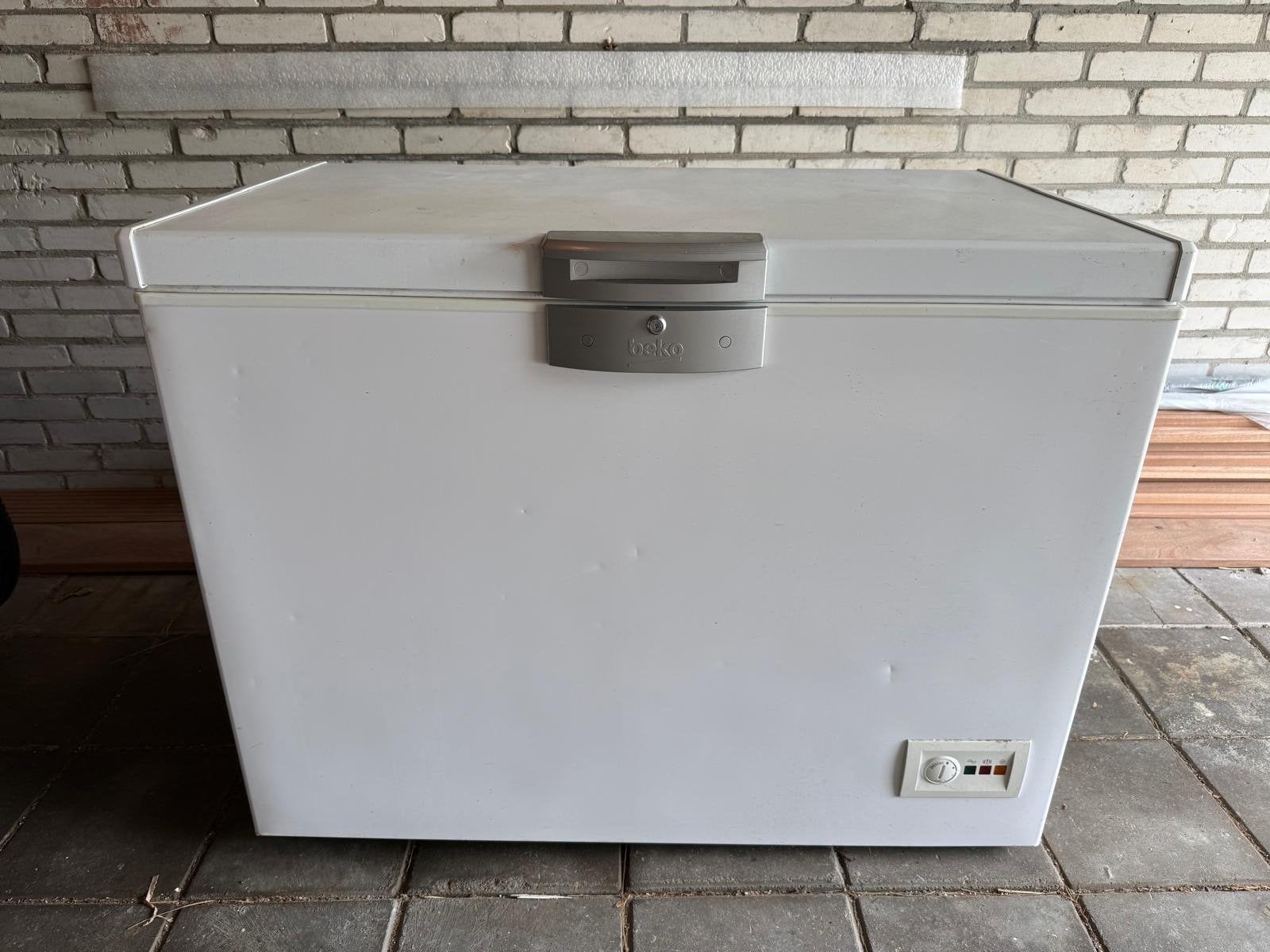 Beko vrieskist HSA32520 - 298 liter, zo goed als nieuw, Witgoed en Apparatuur, 200 liter of meer, 60 cm of meer, Met aparte vriezer