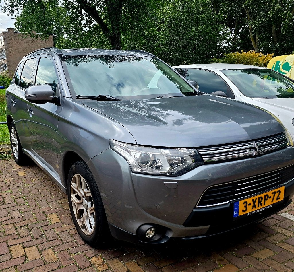 Mitsubishi Outlander Instyle Navi+ 2.0 Phev 203pk 4WD, Auto's, Mitsubishi, Outlander, Zwart, 4 cilinders, Adaptive Cruise Control
