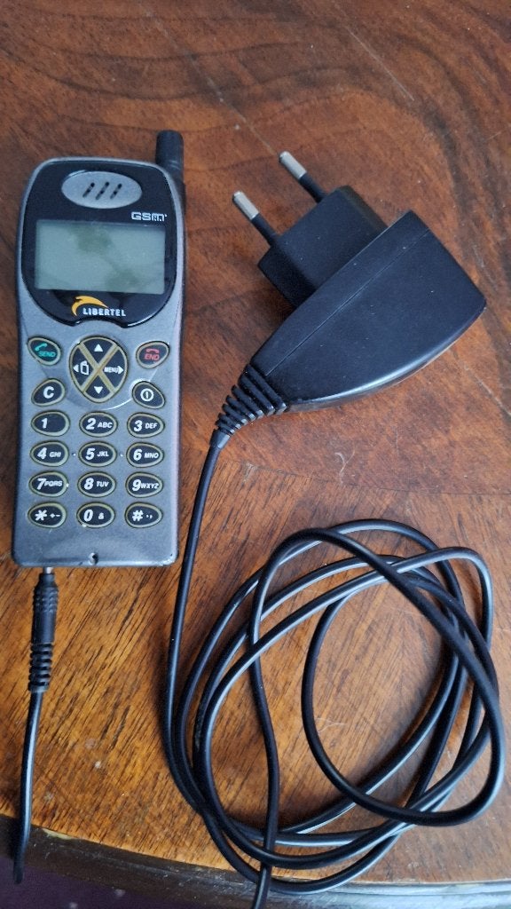 LIBERTEL GSM + OPLADER TE KOOP, Verzenden, Geen camera, Zo goed als nieuw, Klassiek of Candybar