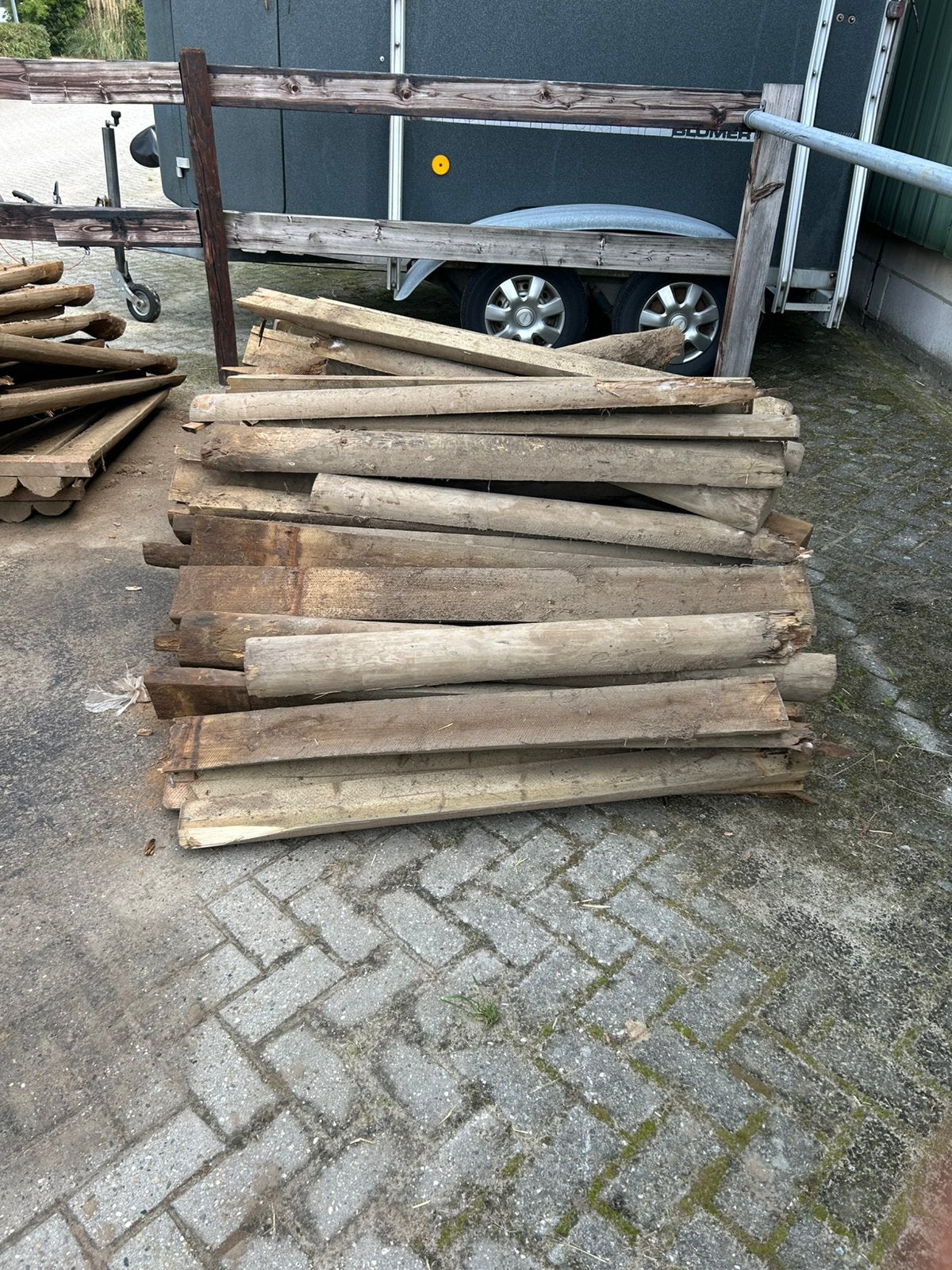 Gratis afhalen half rond hout, Tuin en Terras, Palen, Balken en Planken, Ophalen of Verzenden, Zo goed als nieuw, Minder dan 180 cm