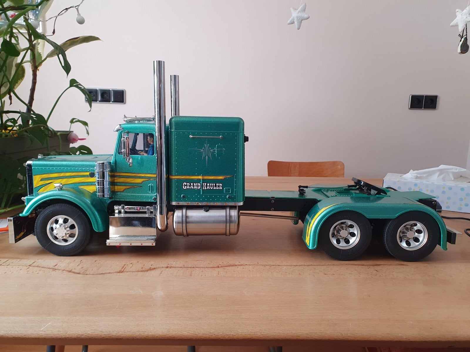 Tamiya Grand Hauler RC Truck met Tank Oplegger en Upgrades, Schaal 1:14, Zo goed als nieuw, Auto onroad, RTR (Ready to Run)