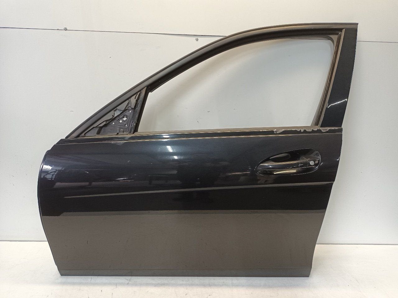 Portier links voor Mercedes-Benz C-Klasse, Onderdelen@venauto.nl, Van der Ven Autorecycling B.V., Gebruikt, Ettenseweg 76, 4706 PB Roosendaal, The Netherlands
