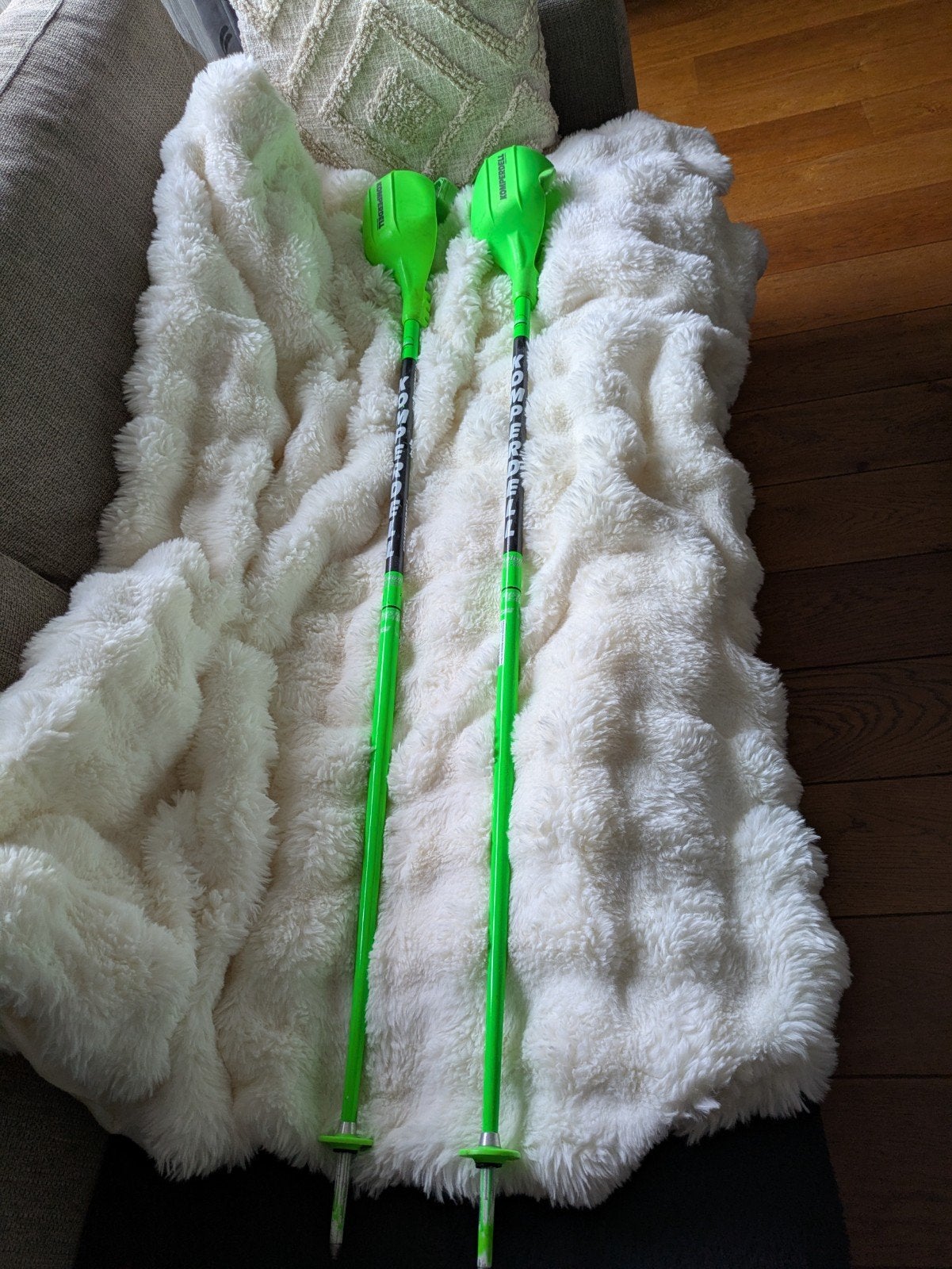 Komperdell Slalom Ski Stokken 1.20m en Scheenbeenbeschermers, Sport en Fitness, Overige merken, Gebruikt, Stokken, 100 tot 140 cm