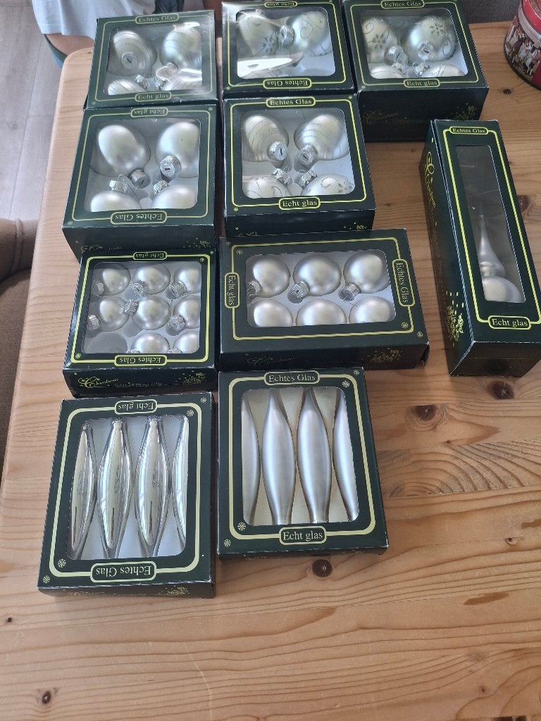 Zilverkleurige kerstballen, pegels & 1 piek, Diversen, Ophalen, Zo goed als nieuw
