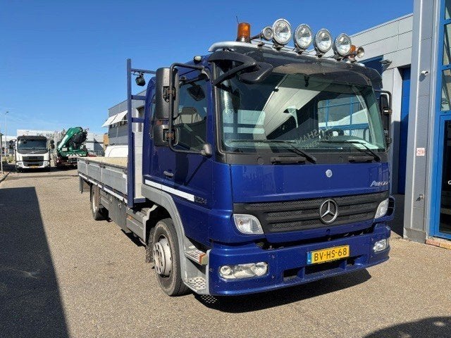 Mercedes Atego 2008 | Automaat | 309.000 km | Open laadbak, Auto's, Vrachtwagens, Automaat, Euro 5, Blauw, Mercedes-Benz
