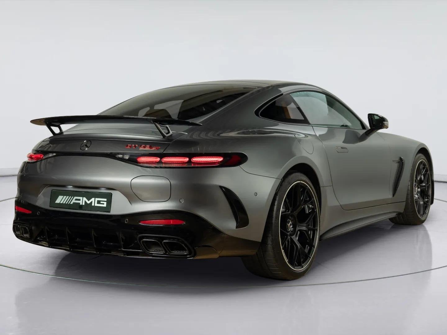 Mercedes-AMG GT 63 S E Performance Night Edition, Auto's, Automaat, 2095 kg, Stof, 4 stoelen