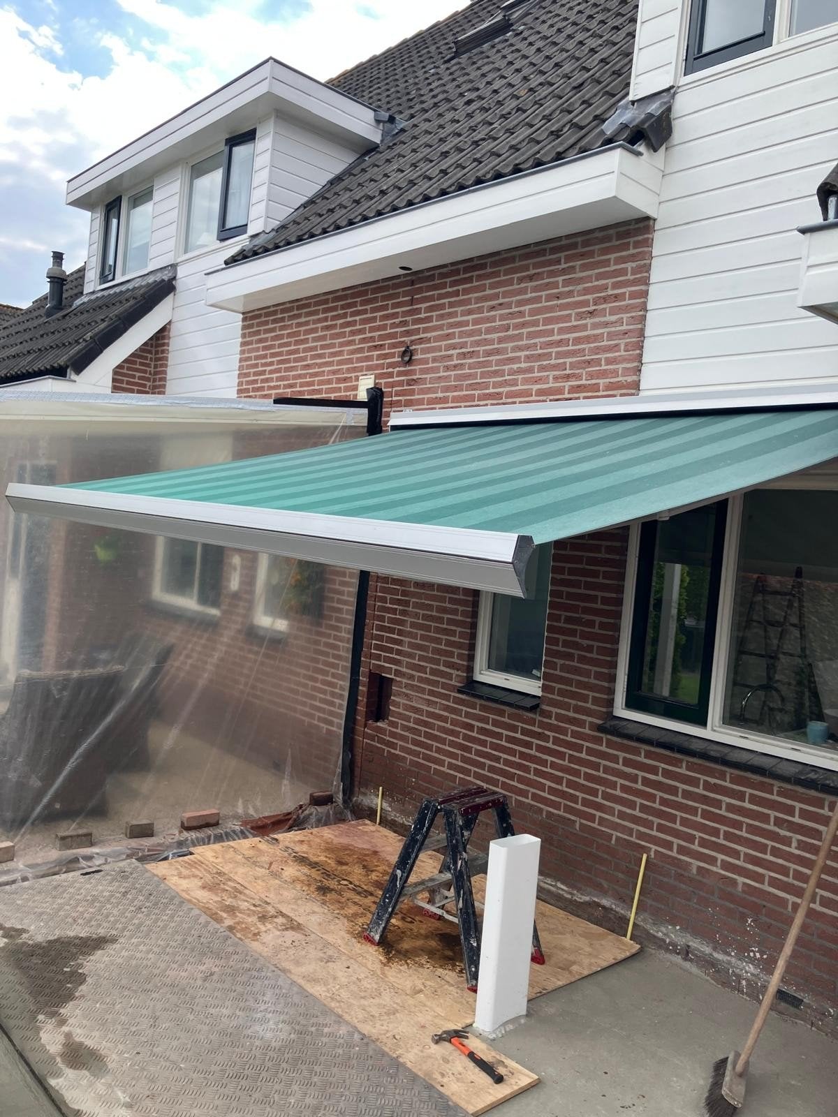 Groen zonnescherm 3,25m breed, handbediend, Ophalen, Gebruikt, 150 tot 300 cm, 250 cm tot 450 cm