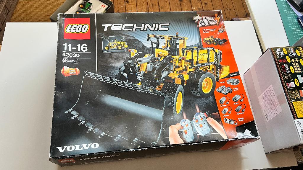LEGO 42030 Volvo L350F Loader, Lego, Ophalen of Verzenden, Zo goed als nieuw, Complete set