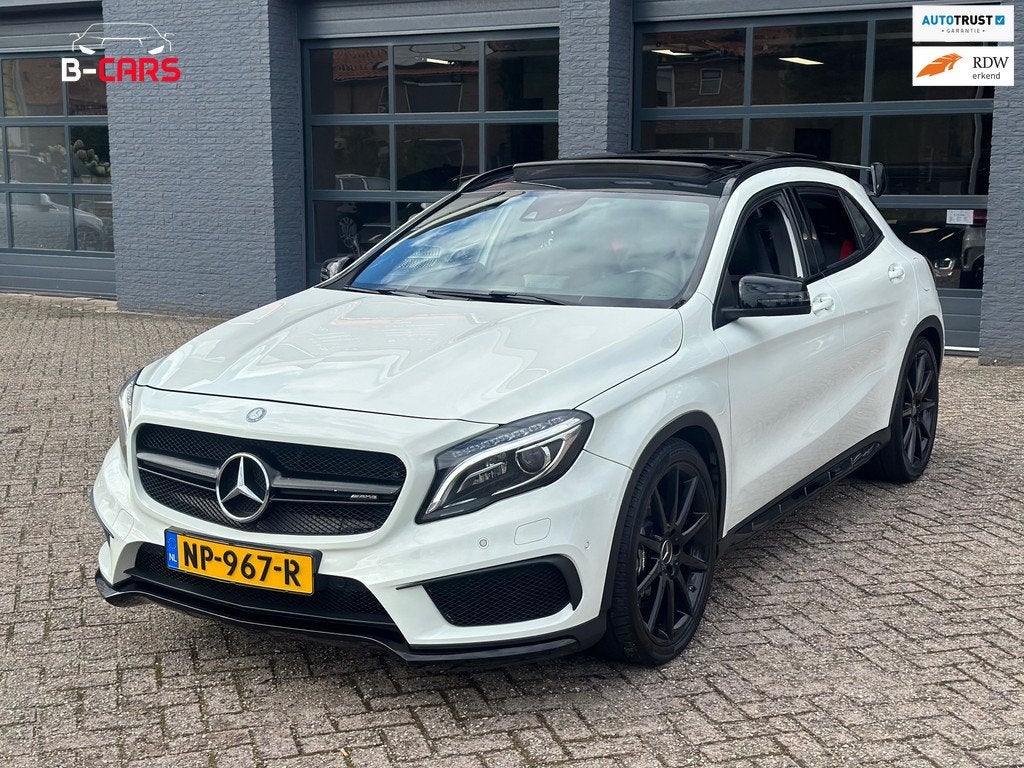 Mercedes-Benz GLA-klasse AMG 45 4MATIC Pano|Leer|Stoelvw|Edi, Auto's, Mercedes-Benz, Gebruikt, Euro 6, 4 cilinders, Wit