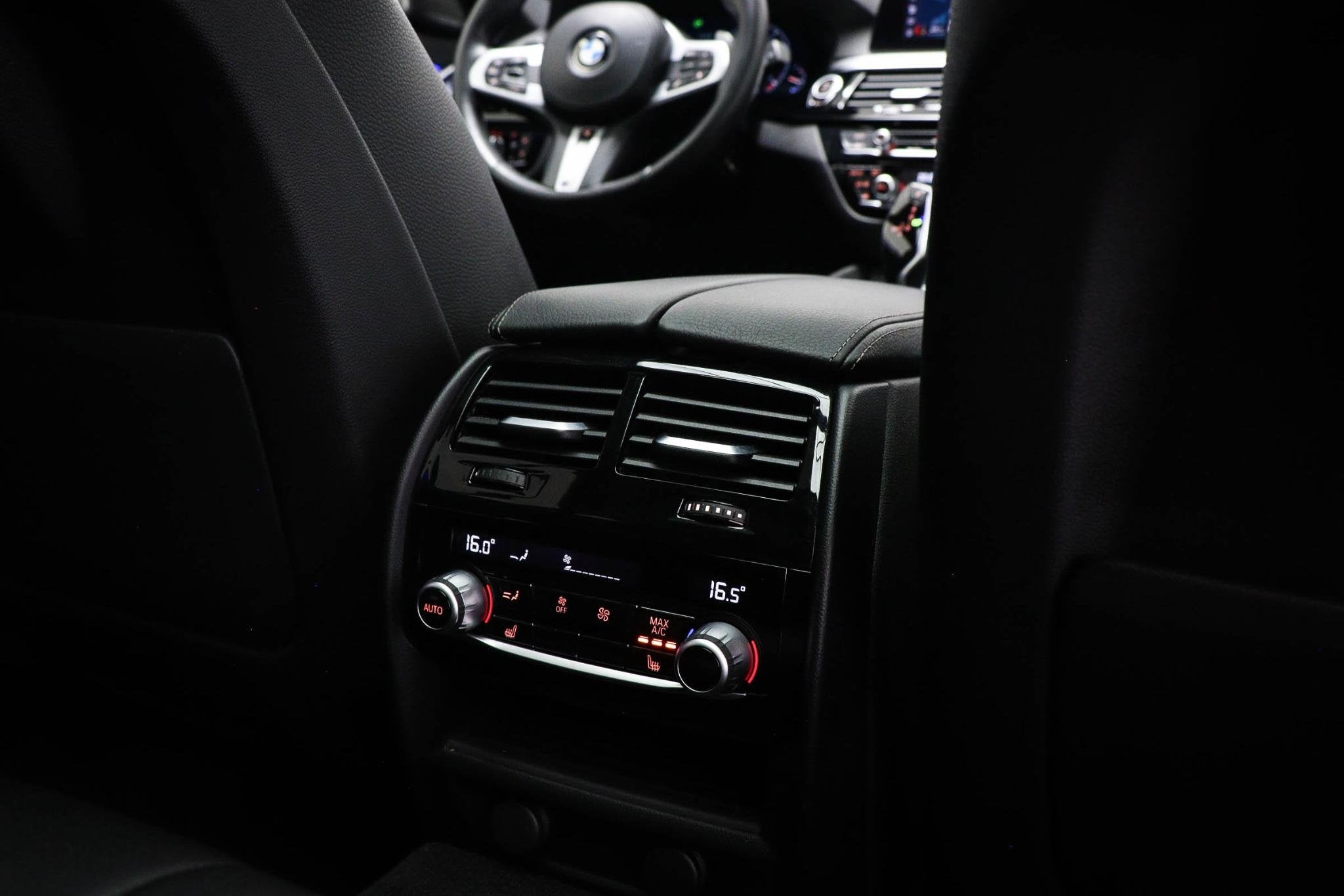 BMW 5-serie Touring 530i xDrive M-Sport High Executive | PAN, Auto's, Automaat, 1998 cc, 15 km/l, Gebruikt