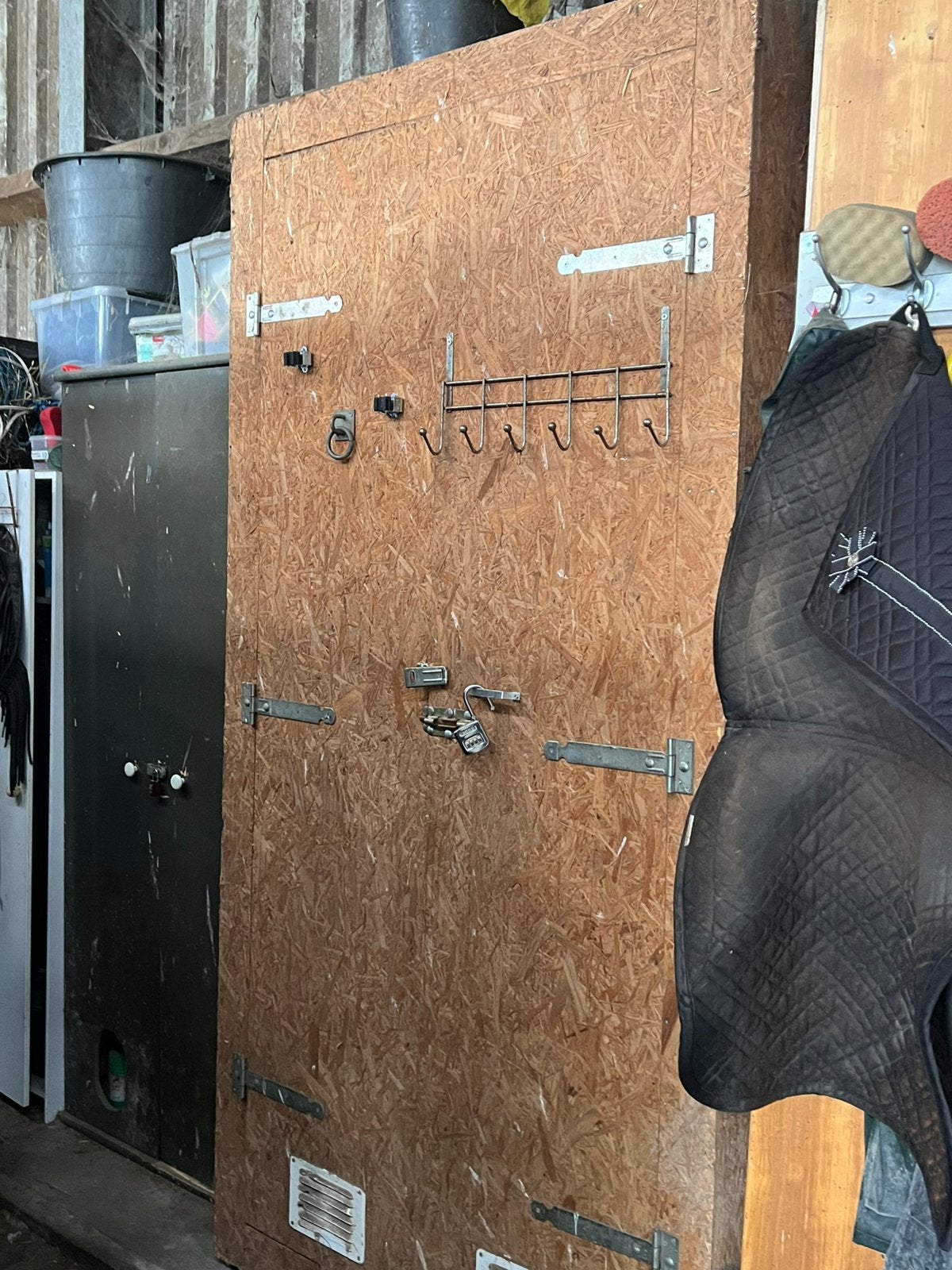 Te koop Kast voor op stal , paard , pony, Dieren en Toebehoren, Ophalen, Gebruikt