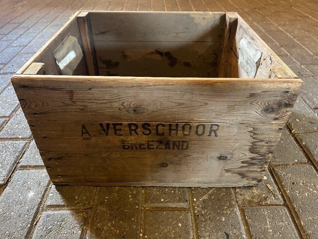 Kisten met bodem van gaas voor in wijn winkel , kast etc., Ophalen