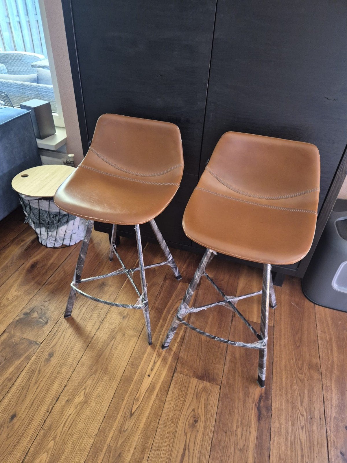 Goossens barkrukken - Set van 2, Huis en Inrichting, Barkrukken, Gebruikt, 60 tot 90 cm, Leer, Metaal, 2 krukken, Met voetsteun