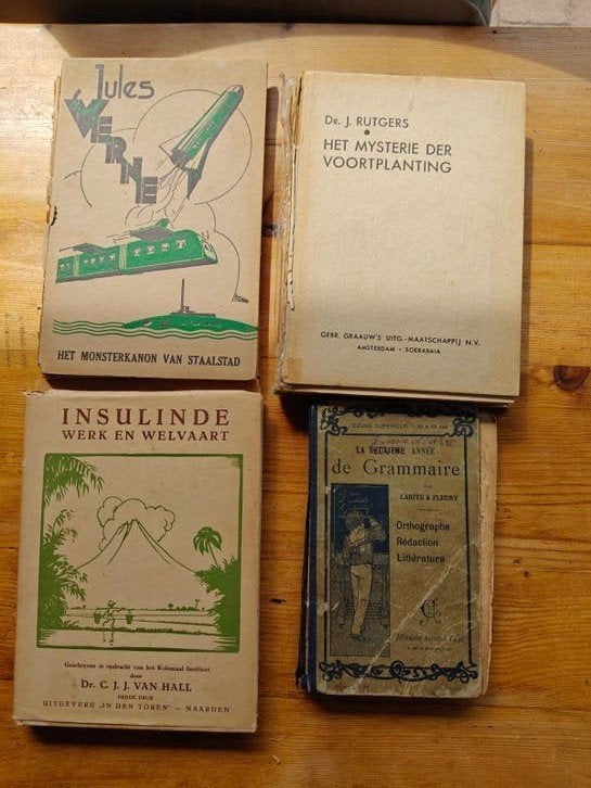 Gratis ! Vintage !  4 oude boeken, Ophalen