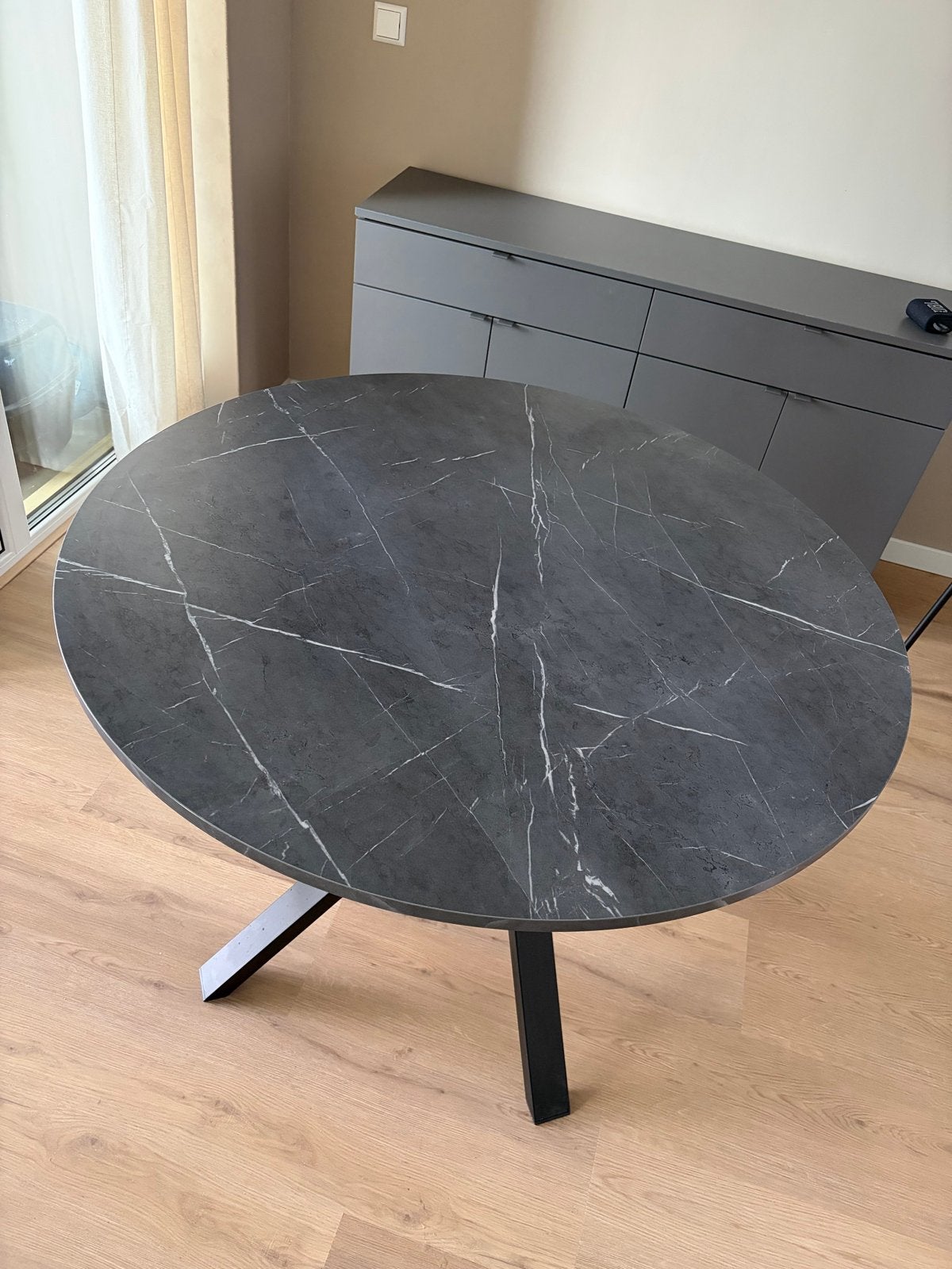 Ronde zwart eettafel marmerpatroon 105cm (IKEA MARIEDAMM), Ophalen, 100 tot 150 cm, Rond, Zo goed als nieuw