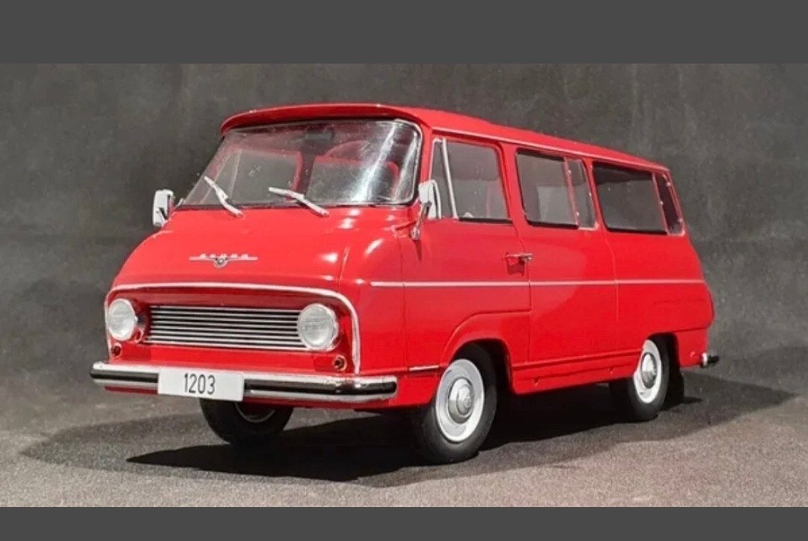 Skoda 1203 uit 1968 - Whitebox 1:24 Modelauto, Ophalen of Verzenden, Nieuw